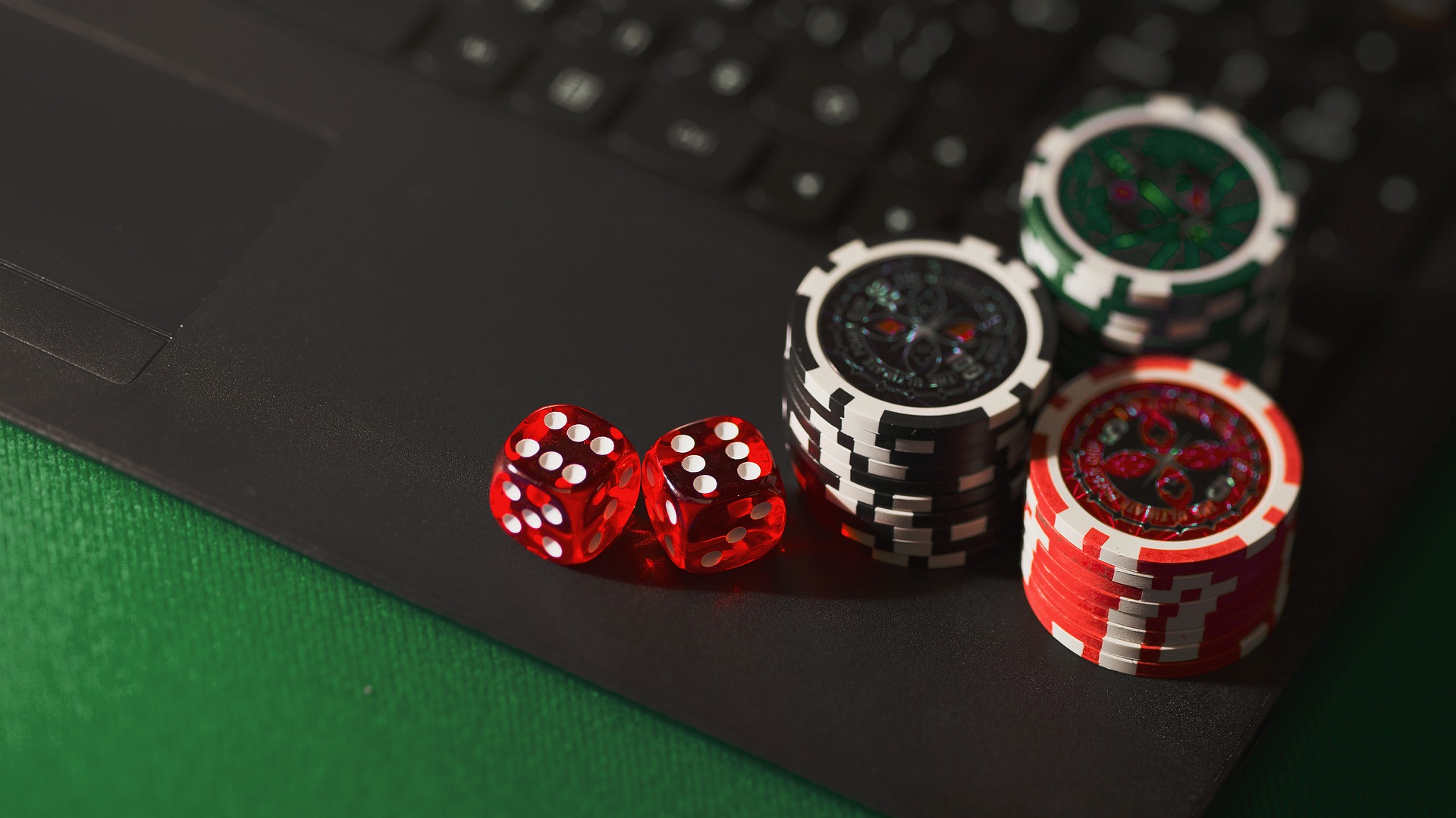Je bekijkt nu Speel je liever in een landbased casino of online?